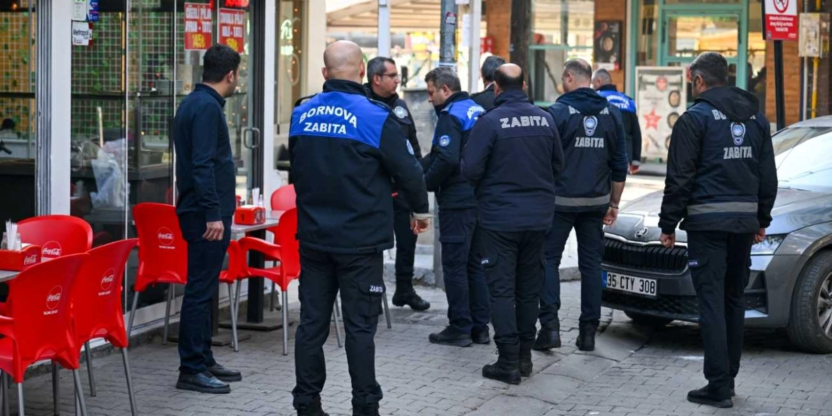 Sırtlarında 