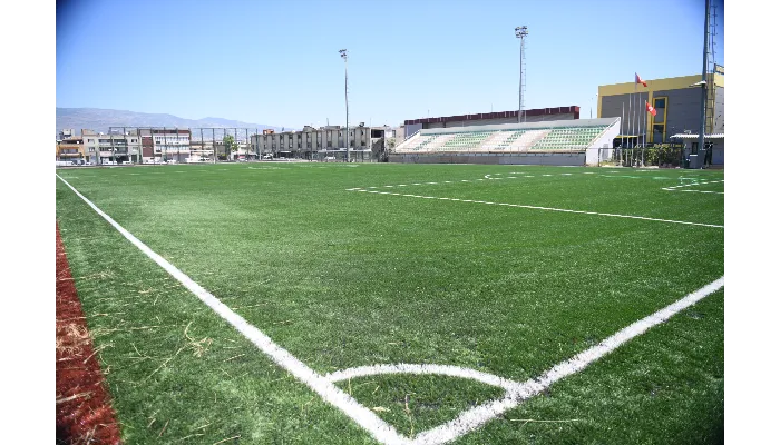 Mustafa Küçükoğullarından Futbol Sahası (Taç San.)