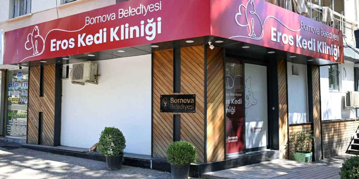 Bornova Belediyesi'ne ait, üzerinde beyaz kedi figürü ve 