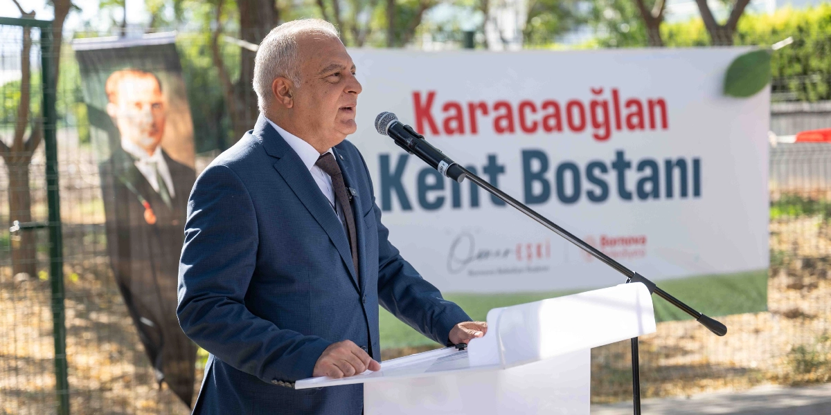 Bornova Belediye Başkanı Ömer Eşki, üzerinde 