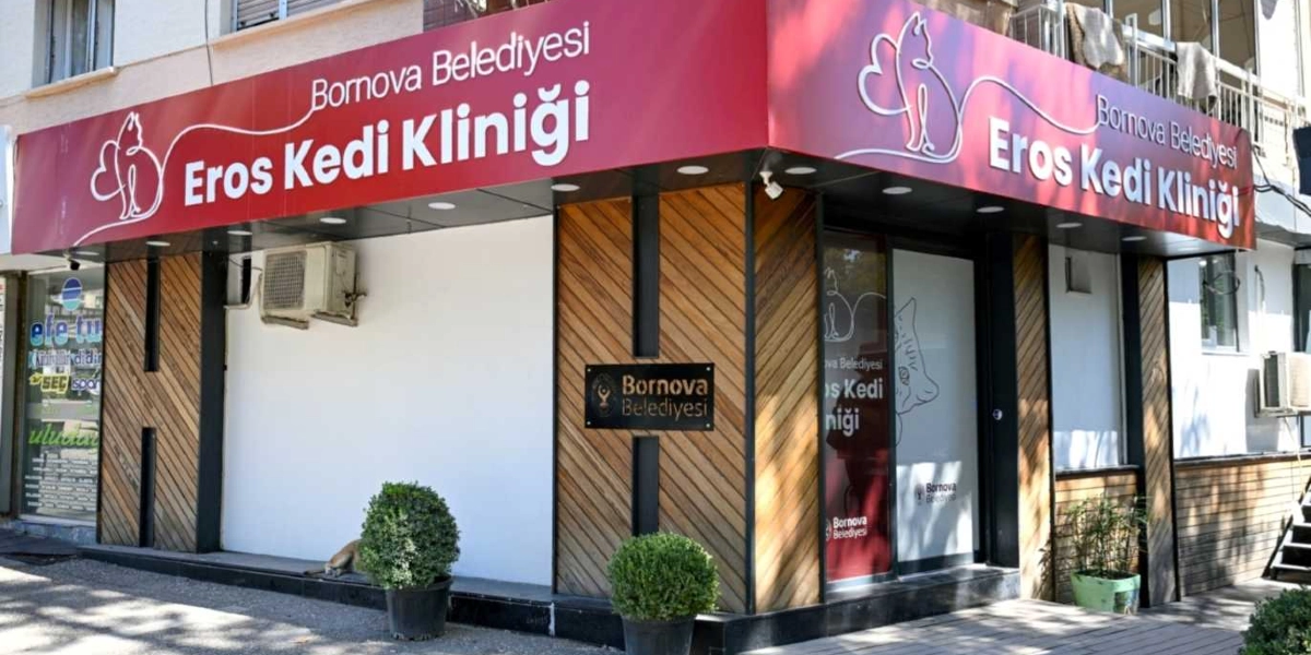 Bornova Belediyesi'ne ait Eros Kedi Kliniği'nin dış cephesi. Kırmızı zemin üzerine beyaz harflerle 