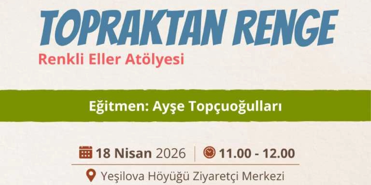 Krem rengi arka plan üzerinde mavi ve kırmızı büyük harflerle Topraktan Renge Renkli Eller Atölyesi yazılı etkinlik duyurusu. Yeşil bir şerit üzerinde Eğitmen Ayşe Topçuoğulları ismi yer alıyor. Etkinlik tarihi 18 Nisan 2026, saati 11.00 ile 12.00 arası olarak belirtilmiş ve konum olarak Yeşilova Höyüğü Ziyaretçi Merkezi bilgisi paylaşılmış.