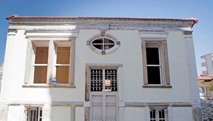 Bornova Cumhuriyet Evi