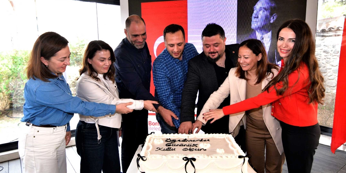 Bornova Belediyesi yetkilileri, üzerinde 