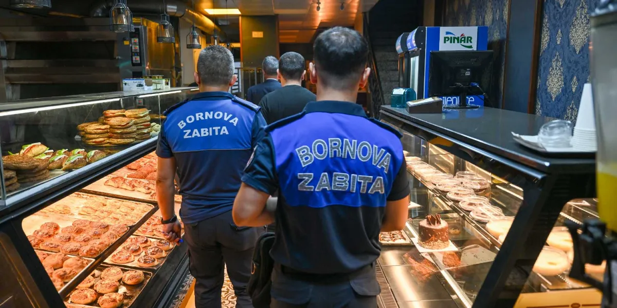 Sırtlarında 