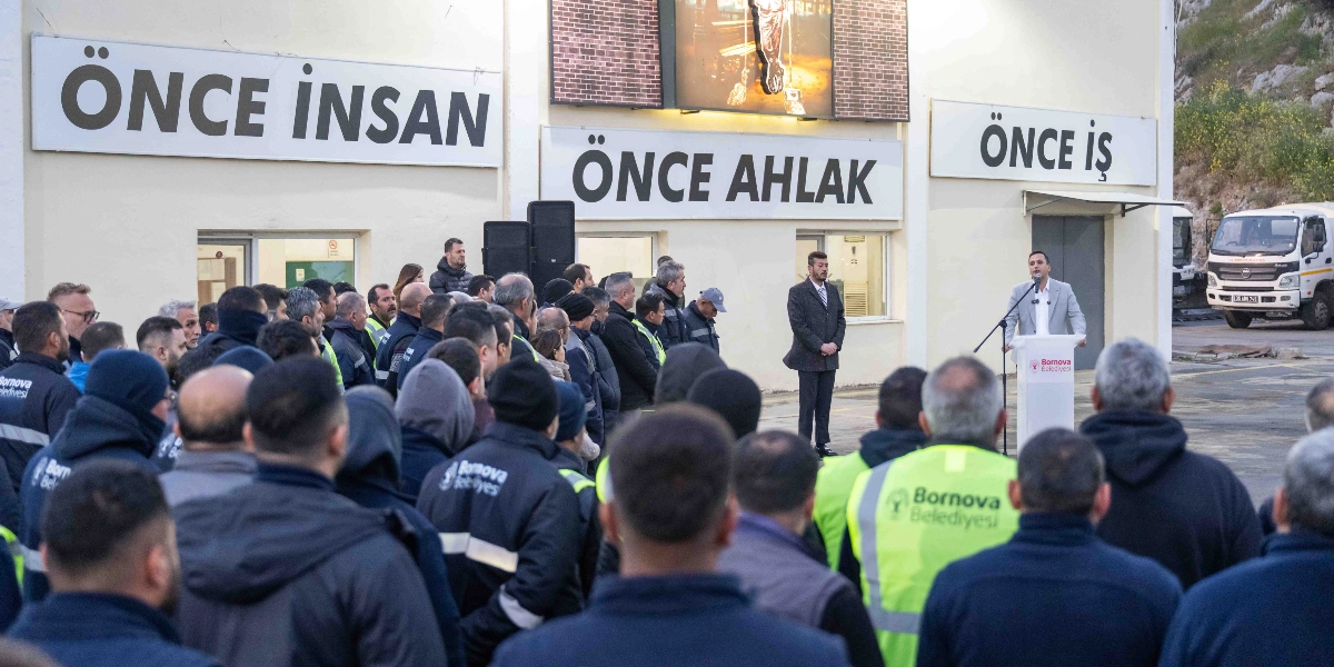 Bornova Belediye Başkanı Ömer Eşki, üzerinde 