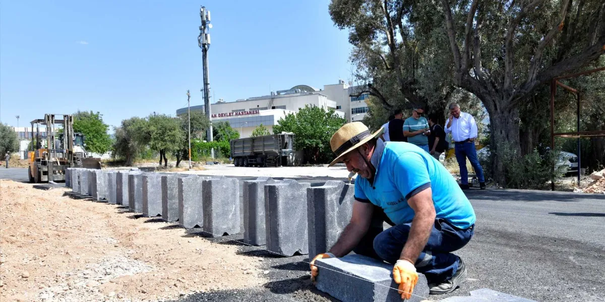 Bornova Belediyesi çalışanı, üzerinde 
